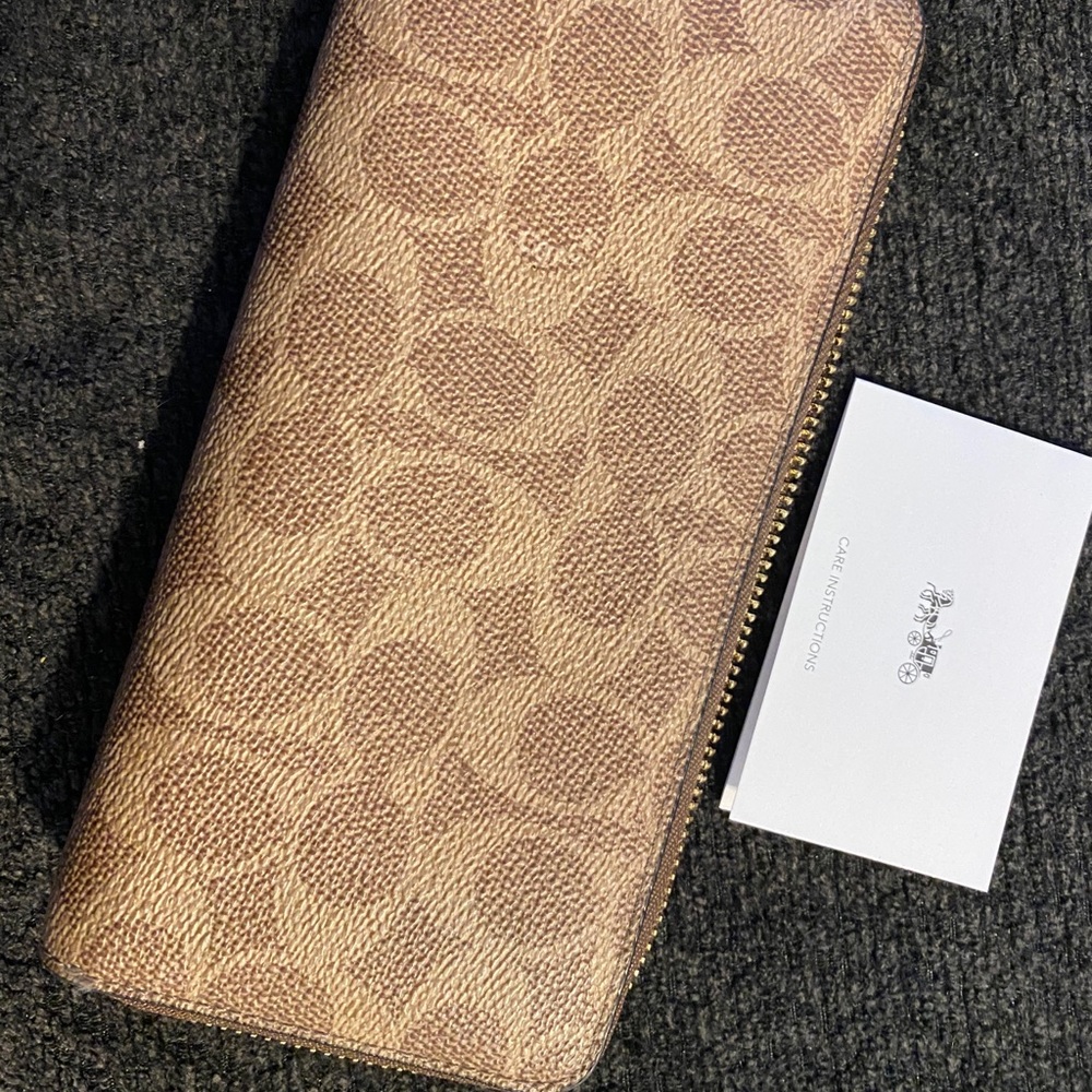 Coach Wallets - Picture 3 of 8